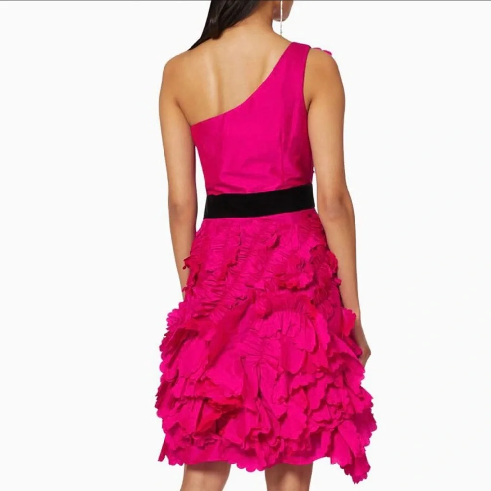 Marchesa one shoulder Floral texture cocktail dress in Fuchsia. - Picture 4 of 5